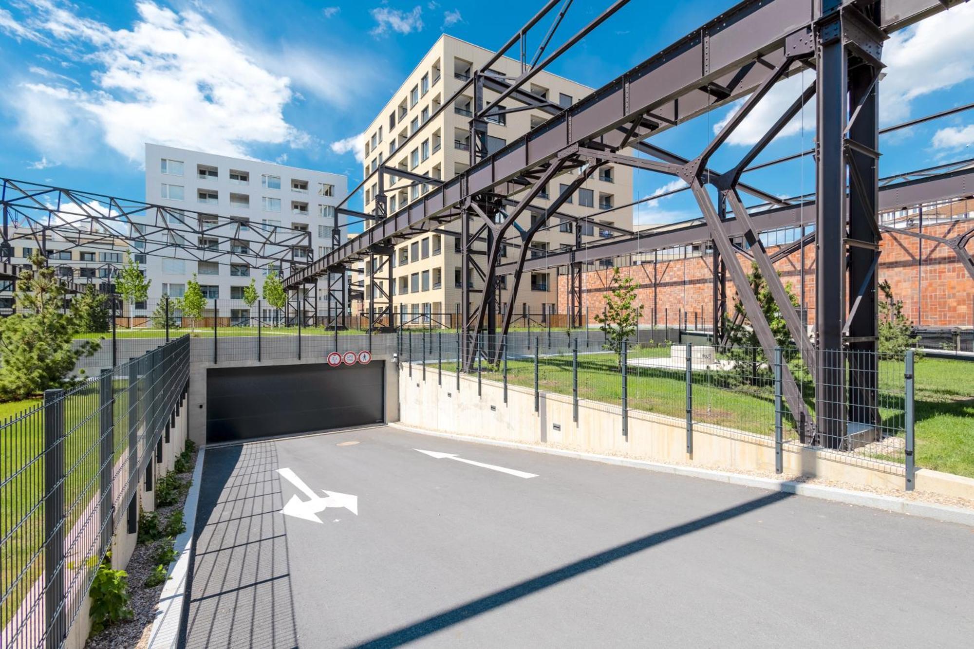 Apartament Bright 2Br - 7Th Floor, Balcony, Free Parking By Gravity Praga Zewnętrze zdjęcie